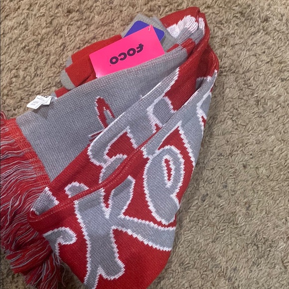 Houston Rockets Red and Gray Scarf and gloves - Picture 5 of 9